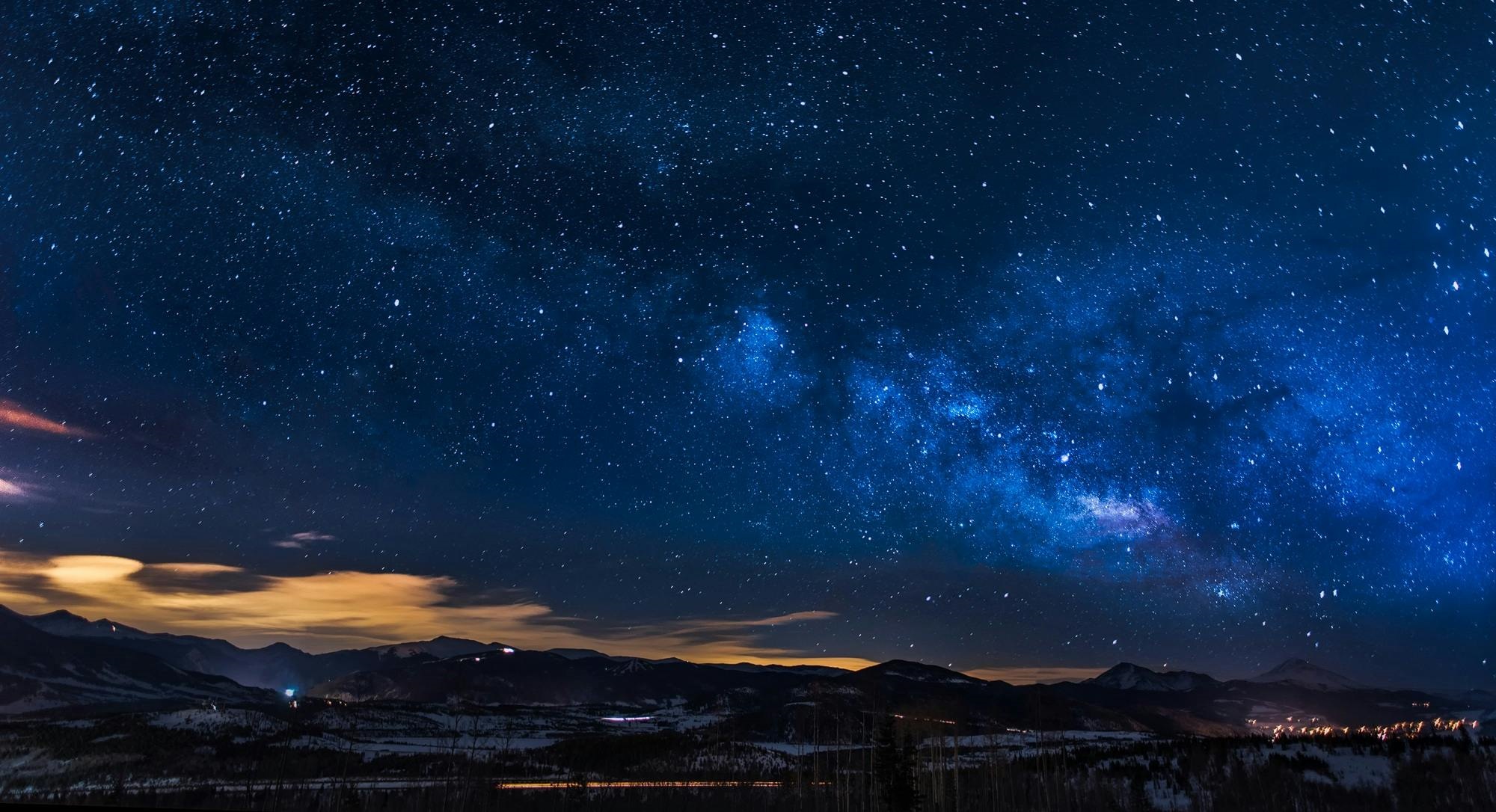 Explorant l’univers: de les nostres pioneres als descobriments i reptes del present.